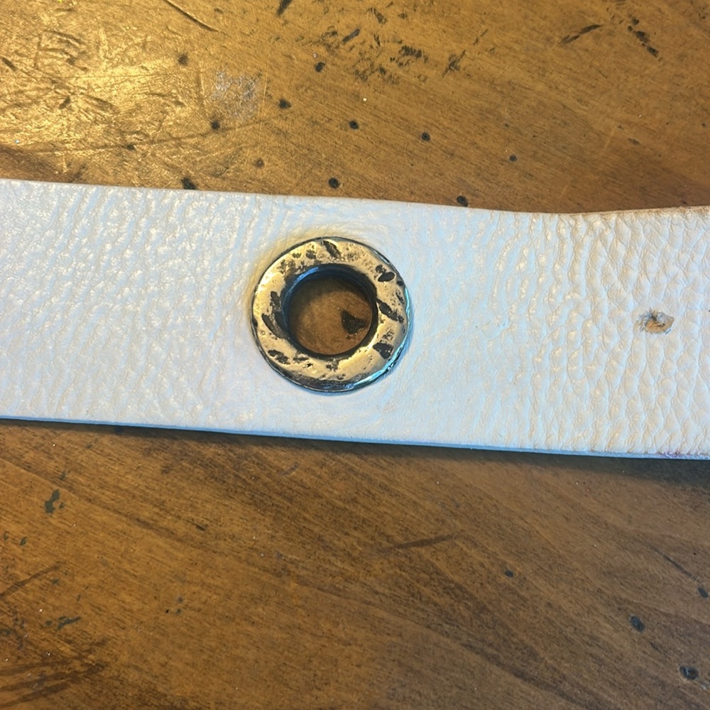 Vintage Made in Italy Garuglieri White Distressed Leather Belt, Silver Buckle - Picture 10 of 11